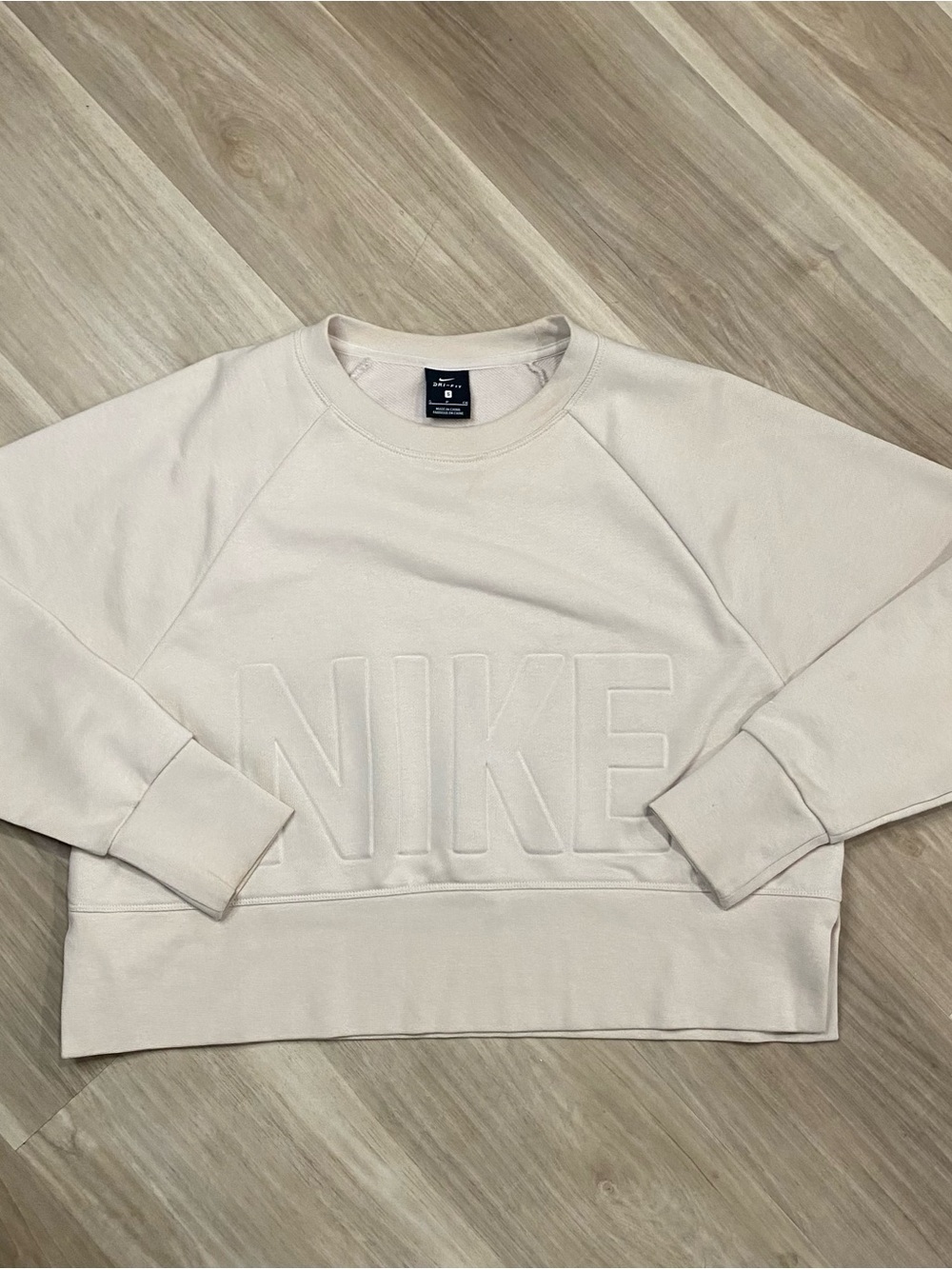 Nike Dri-Fit Sweatshirt Womens Small Beige Cream Embossed Logo Cropped Crewneck